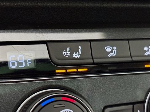 Used 2018 Volkswagen Tiguan SEL Premium image 20