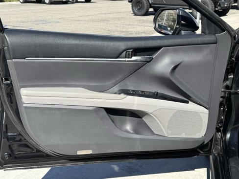 Used 2018 Toyota Camry SE image 24