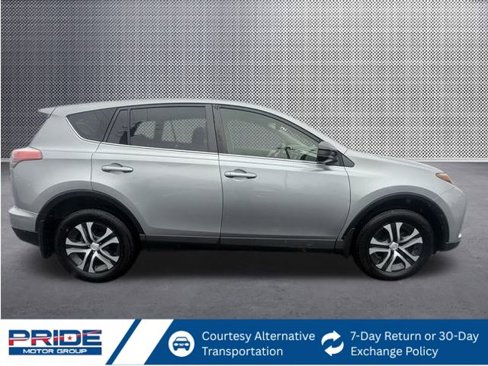 Used 2018 Toyota RAV4 LE image 7