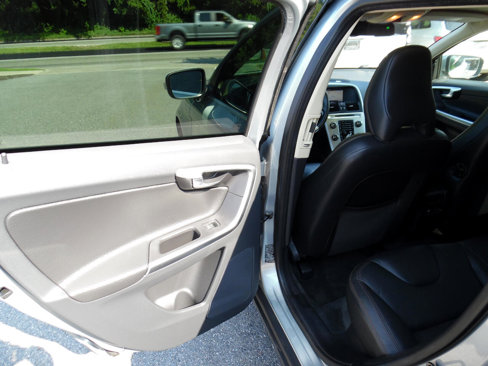 Used 2011 Volvo XC60 T6 image 17