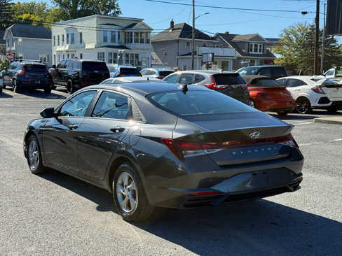 Used 2022 Hyundai Elantra SE image 7