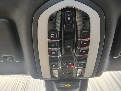 New 2025 Porsche Macan image 15