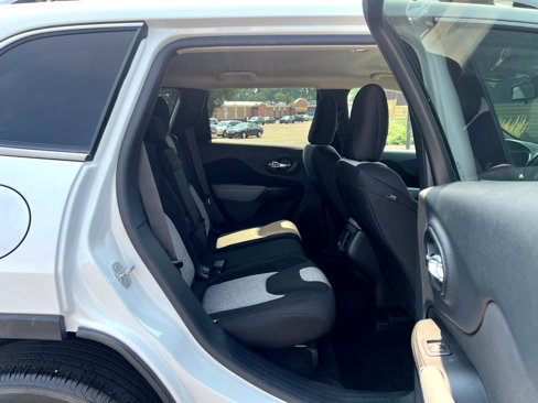 Used 2014 Jeep Cherokee Latitude w/ Cold Weather Group image 39