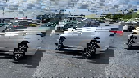Used 2024 Nissan Altima 2.5 SV image 6