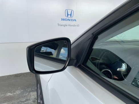 Used 2024 Nissan Kicks SV image 25