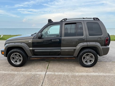 Used 2005 Jeep Liberty Renegade image 8