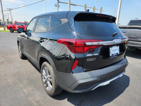 Used 2022 Kia Seltos LX image 6