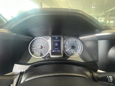 Used 2016 Toyota Tacoma SR5 image 39