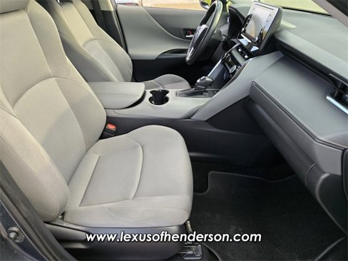 Used 2022 Toyota Venza LE image 16