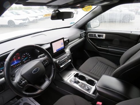 Used 2020 Ford Explorer XLT w/ Comfort Package image 9