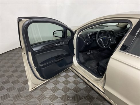 Used 2018 Ford Fusion SE w/ Equipment Group 201A image 17
