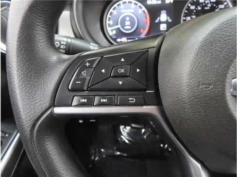 Used 2018 Nissan Kicks SV image 10