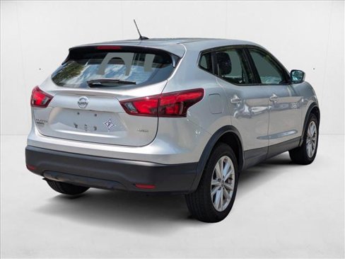 Used 2019 Nissan Rogue Sport S image 2