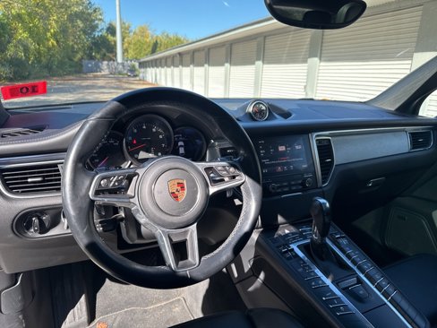 Used 2018 Porsche Macan image 8