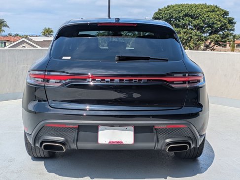 Certified 2024 Porsche Macan image 10