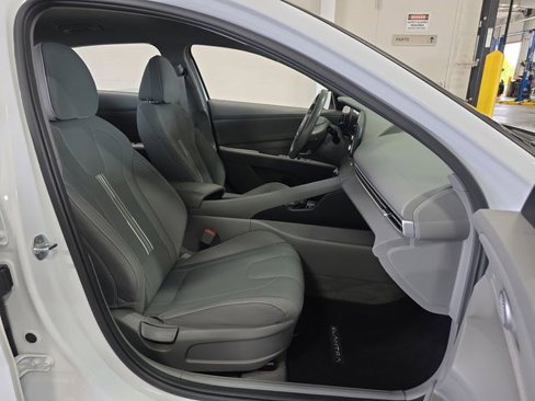 Certified 2021 Hyundai Elantra SEL w/ Convenience Package image 30