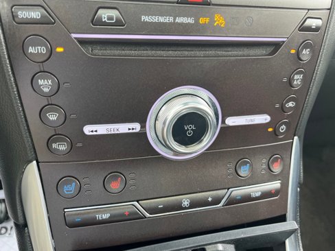 Used 2019 Ford Edge Titanium image 34