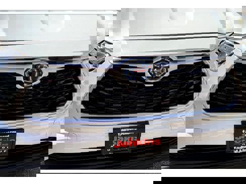 Used 2020 Toyota Highlander XLE image 29