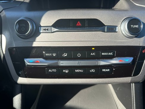 Used 2022 Ford Explorer XLT w/ Equipment Group 202A image 19