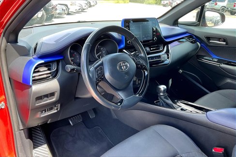 Used 2021 Toyota C-HR XLE image 14