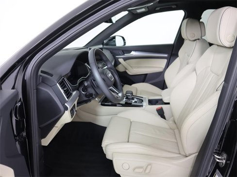 Certified 2025 Audi Q5 2.0T Premium w/ Convenience Plus Package image 12