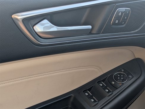 Used 2023 Ford Edge Titanium image 21