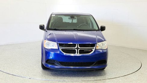 Used 2018 Dodge Grand Caravan SE w/ UConnect Hands-Free Group image 2