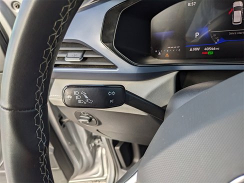 Certified 2024 Volkswagen Taos SE image 31