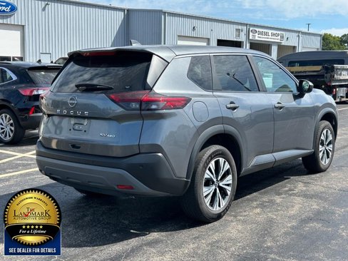 Used 2023 Nissan Rogue SV image 3