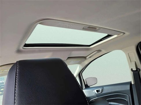 Used 2021 Ford EcoSport Titanium image 4