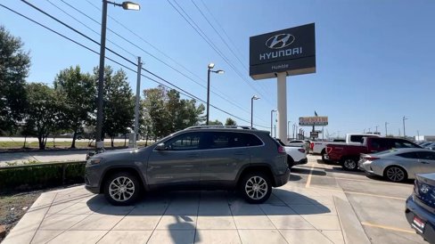 Used 2021 Jeep Cherokee Latitude Plus image 3