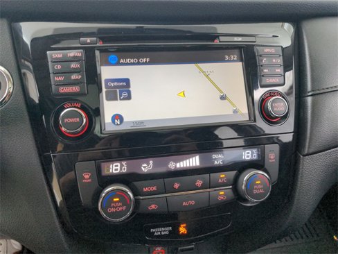 Used 2017 Nissan Rogue SV image 33