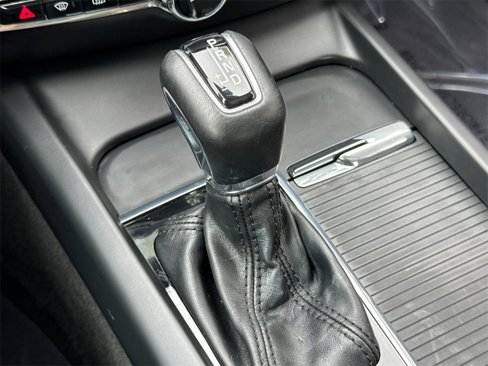 Certified 2020 Volvo S60 T5 Momentum image 19