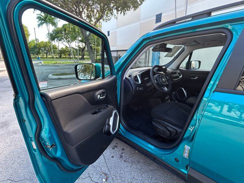 Certified 2021 Jeep Renegade Latitude image 15
