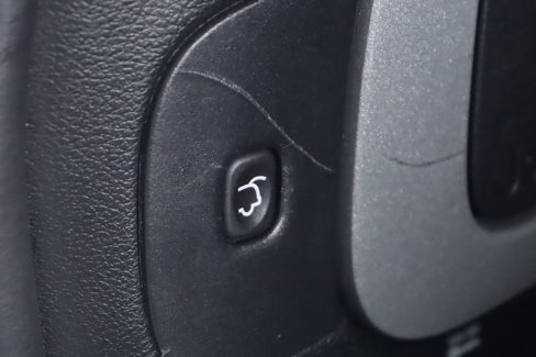 Used 2018 Jeep Cherokee Limited w/ Technology Group image 8