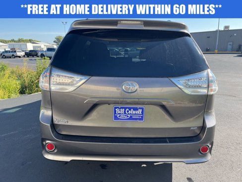 Used 2017 Toyota Sienna SE image 5