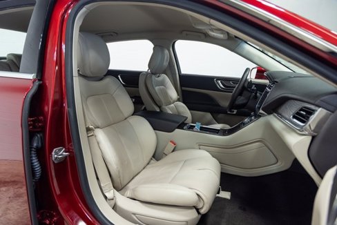 Used 2018 Lincoln Continental Select w/ Continental Climate Package image 26