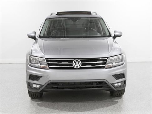 Used 2020 Volkswagen Tiguan SEL image 2