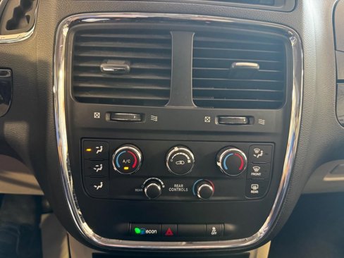 Used 2019 Dodge Grand Caravan SE image 21
