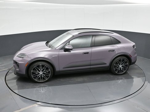 Certified 2024 Porsche Macan 4 Electric image 27