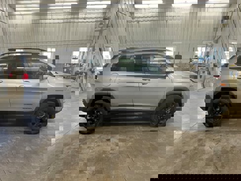 Used 2016 Jeep Cherokee Latitude w/ Cold Weather Group image 6