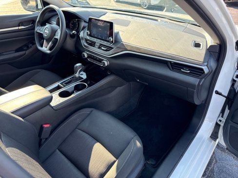 Used 2023 Nissan Altima 2.5 SV image 9