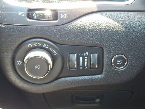 Used 2021 Jeep Cherokee Limited w/ Elite Package image 28