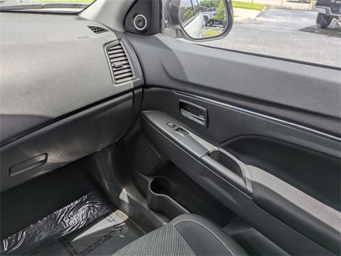 Used 2013 Mitsubishi Outlander Sport SE image 17