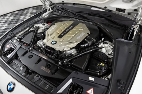 Used 2011 BMW 550i xDrive Sedan image 46