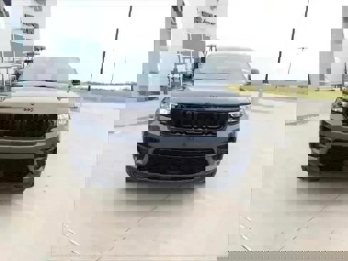 New 2025 Jeep Grand Cherokee Altitude image 7