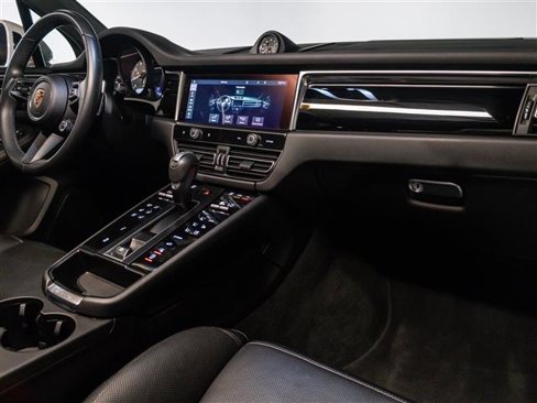 Certified 2024 Porsche Macan S image 27