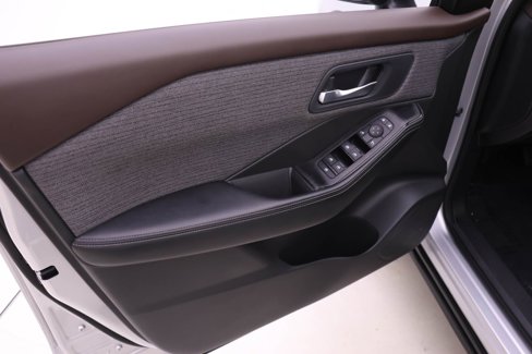 Used 2023 Nissan Rogue SV image 8