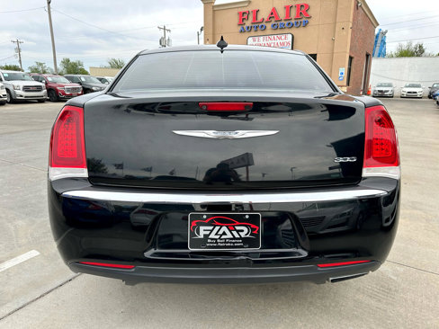 Used 2018 Chrysler 300 Limited image 6
