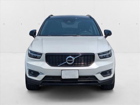 Used 2021 Volvo XC40 T5 R-Design image 2